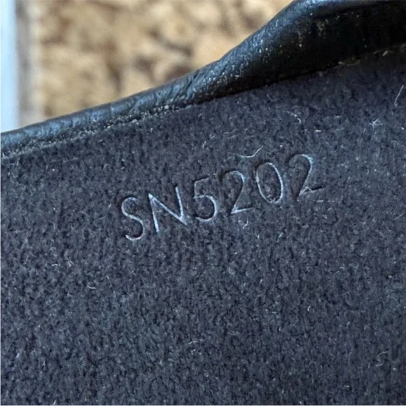 Louis Vuitton Phone Case with Monogram Card Slot - Picture 11 of 11